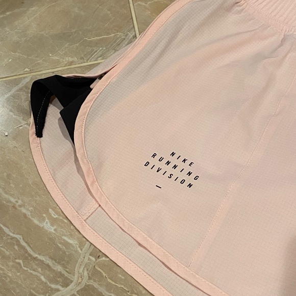 NEW🎉NIKE WOMENS ATHLETIC SHORTS IN BABY PINK - Picture 3 of 10
